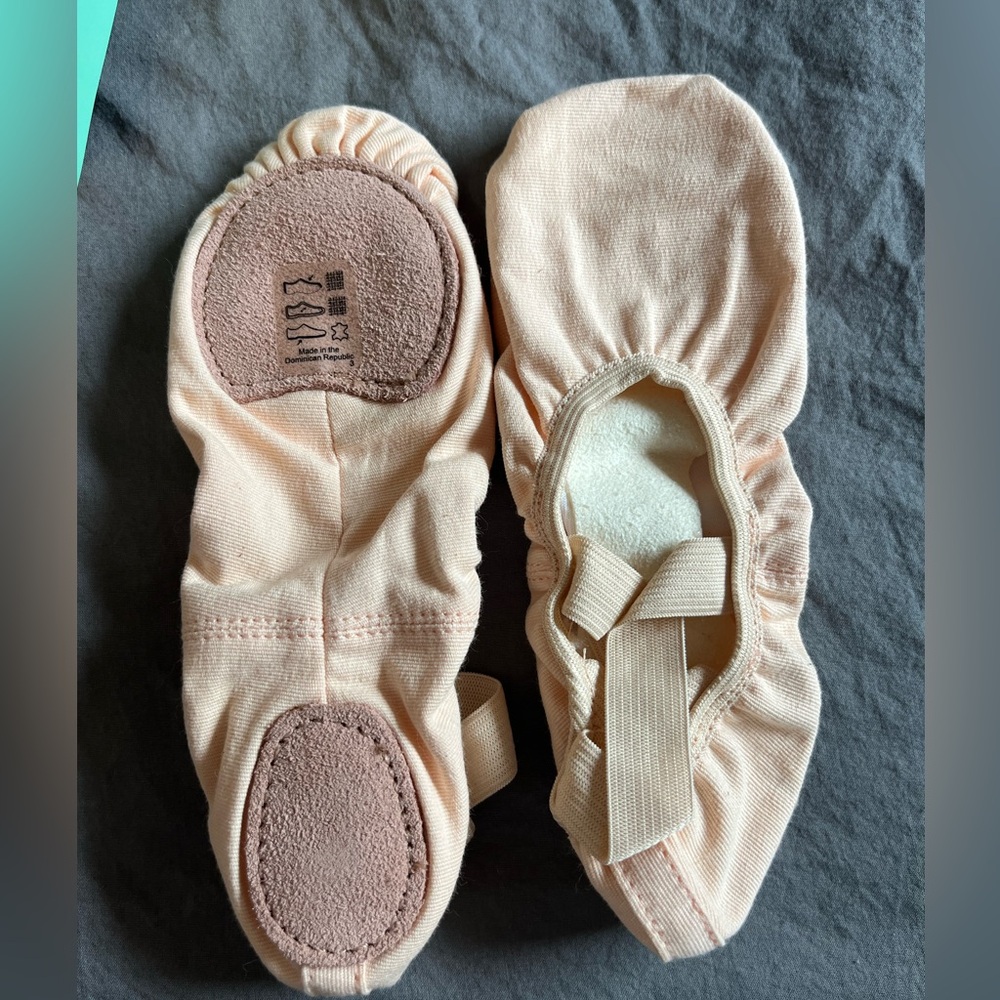 BRAND NEW So Danca canvas ballet shoes size 4